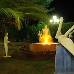 Oasis Aparthotel 3*