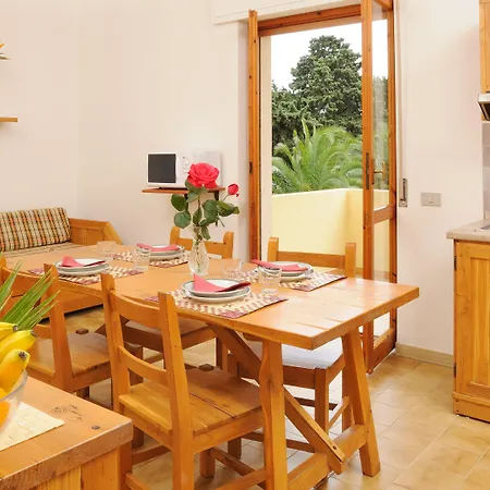 Oasis Aparthotel 3*