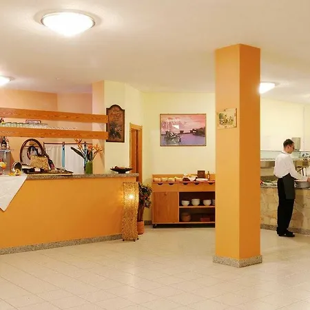 Apartahotel Oasis 3*