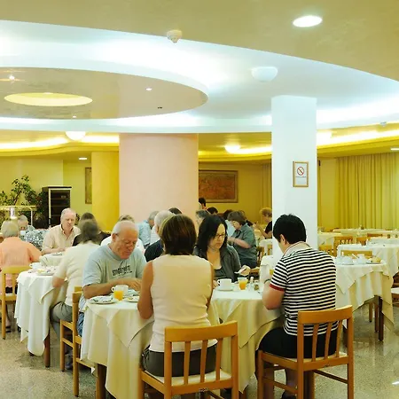Oasis Apartmanhotel 3*