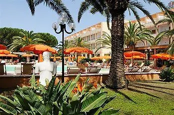 מלון דירות Oasis 2*