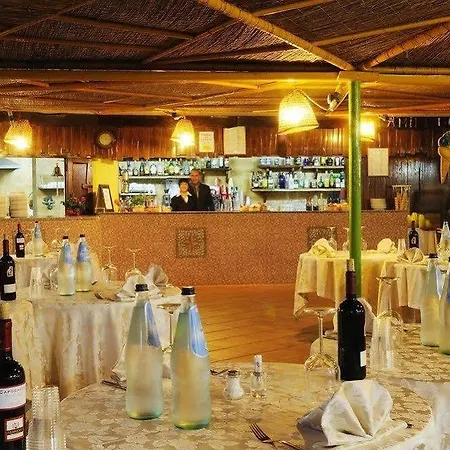 Oasis מלון דירות