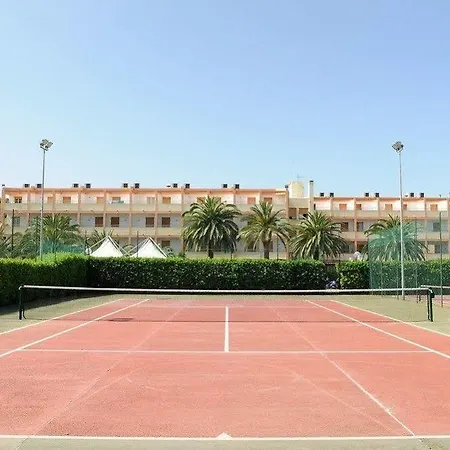 Oasis מלון דירות 2*
