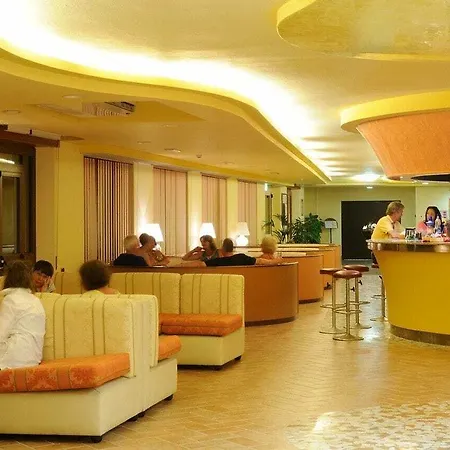 Oasis מלון דירות